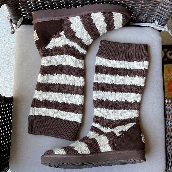 Ugg Knit Stripe Cable Brown and White 10 - Picture 10 of 15